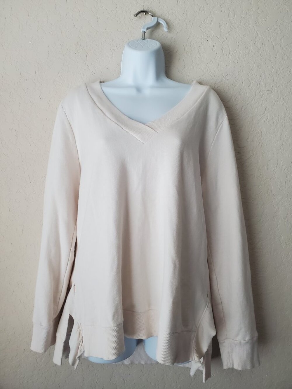 Michael Stars Cream V-Neck Sweatshirt Relaxed Fit Side Slits Large